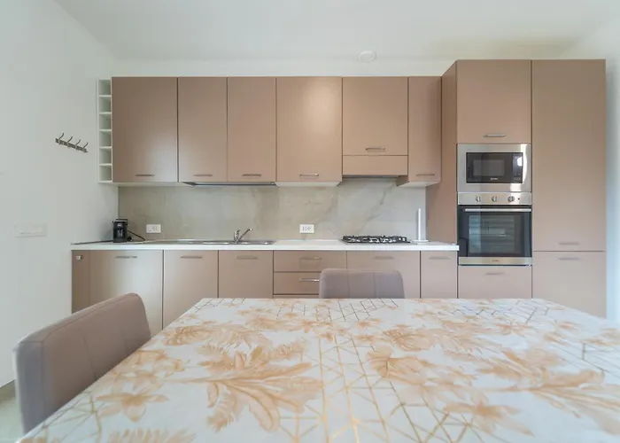 Brorent A & L B ゴルフォ・アランチ